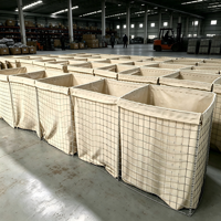 Barrière de défense en sable avec revêtement géotextile et structure en acier