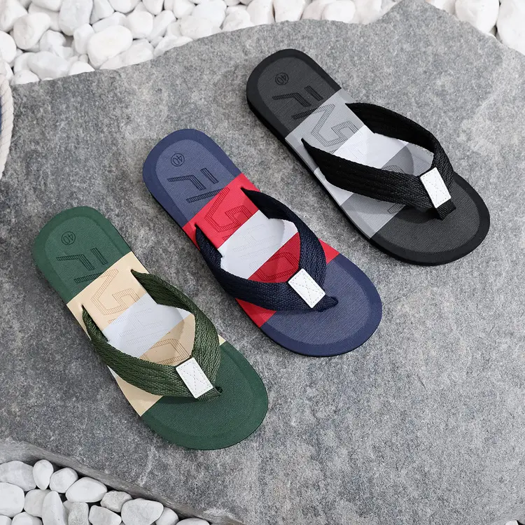 Factory direct supply summer new color matching trend men's sandals and slippers leisure indoor and outdoor beach flip-flops