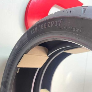 Pneus de moto semi-slicks radiaux à haute adhérence <span class=keywords><strong>17</strong></span> <span class=keywords><strong>pouces</strong></span> 110/70R17 pour Ducati Yamaha BMW Honda - Product Image 3