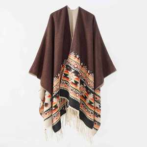 Poncho Clásico de Lana Largo y Cálido para Invierno con Capucha y Borlas para Mujer, Ideal para Actividades al Aire Libre - Product Image 4