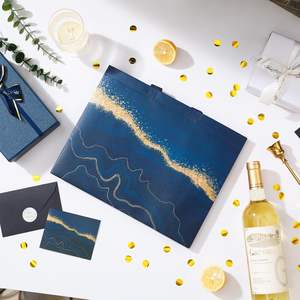 Bolsas de Regalo Navideñas con Asas de Papel Kraft Reciclable con Diseño Personalizado, Cierre de Hombro, Tradición de Besos, Embalaje Romántico para Regalos de Navidad - Product Image 3