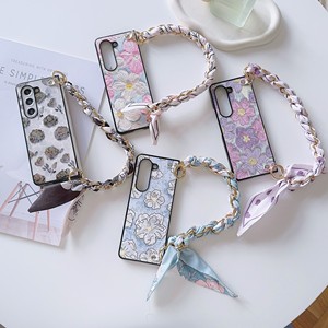 เคสโทรศัพท์ PC แบบวินเทจพร้อมผ้าพันคอไหมสายโซ่สีทองสำหรับ Samsung Galaxy <span class=keywords><strong>Z</strong></span> <span class=keywords><strong>Fold</strong></span> 6 5 <span class=keywords><strong>4</strong></span> 3 VIVO <span class=keywords><strong>Xiaomi</strong></span> <span class=keywords><strong>Fold</strong></span> 2 3ล่าสุด - Product Image 6