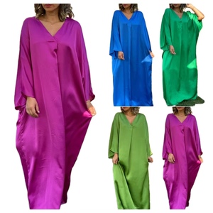 <span class=keywords><strong>Abito</strong></span> Vestaglia da Donna Taglie Forti Autunnale <span class=keywords><strong>a</strong></span> <span class=keywords><strong>Maniche</strong></span> Lunghe in Raso Lucido Liscio, Vestibilità Ampia, Casual, <span class=keywords><strong>con</strong></span> Scollo <span class=keywords><strong>a</strong></span> V e <span class=keywords><strong>Maniche</strong></span> <span class=keywords><strong>a</strong></span> <span class=keywords><strong>Pipistrello</strong></span> - Product Image 1