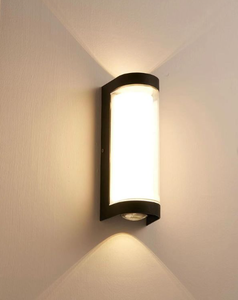โคมไฟ LED ติดผนังในร่มแบบมินิมอลที่ทันสมัยทางเดินระเบียงบ้าน IP65สวนกลางแจ้งกันน้ำแบตเตอรี่ไฟติดผนัง