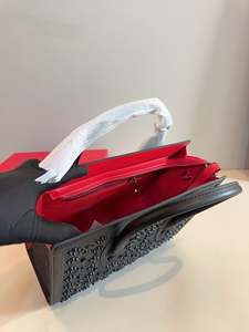 Bolso de Mujer de Diseño Retro con Remaches, Gran Capacidad, Portátil, Casual, Duradero, con Cierre de Cremallera, Impermeable y Extraíble - Product Image 4