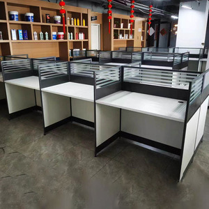 Jiuyi, muebles de oficina de gama alta con particiones, escritorio de oficina triple doble individual, se puede personalizar, combinación de escritorio de oficina grande - Product Image 1