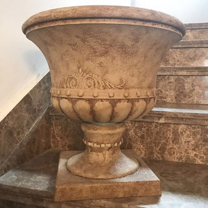 Planteur d'urn en plastique, | design traditionnel, style socle, léger et durable, pour portes, vérandas et centres de table - Product Image 3