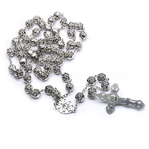 Collier chapelet vintage KOMI en plastique et alliage de zinc, perles argentées, avec pendentif croix crucifix Saint Graal pour femme - Product Image 5