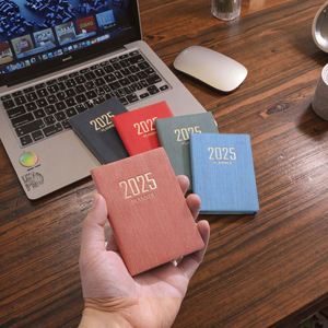สมุดแพลนเนอร์ภาษาอังกฤษขนาดเล็ก A7 ปี 2026 ปกหนัง  แบบพกพา  บันทึกได้ 365 วัน  จัดตารางรายวัน รายสัปดาห์ รายปี  แบบปกแข็ง  มีสินค้าพร้อมส่งทุกปี - Product Image 3