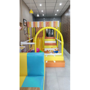 Divertido Conjunto Modular de Juegos Infantiles para Interiores, con Mini Tobogán, Escalones para Escalar y una Piscina de Pelotas Colorida para el Área de Restaurantes - Product Image 6