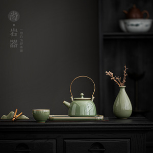 Tetera de cerámica con asa de bambú, esmalte verde, hervidor de porcelana para preparar té Kung Fu - Product Image 3