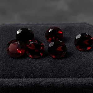 Granates Rojos Naturales Redondos Brillantes Facetados, Piedras Preciosas Sueltas Certificadas por Terceros, Venta al Por Mayor Gopika Exports para la Fabricación de Joyería - Product Image 3