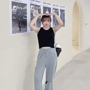 Runqi N8126 Gilet en tricot noir pour femme, couleur unie, en coton, grande taille pour femmes courbes - Product Image 1