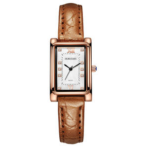 Montre tendance à quartz carrée avec bracelet en cuir et sertissage de diamants - Product Image 4
