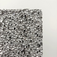 Mousse en aluminium poreuse Mousse métallique en aluminium à cellules fermées avec trous perforés