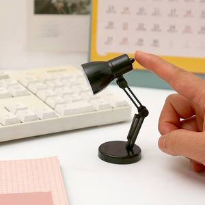 Mini Lámpara de Lectura Plegable para la Noche, Lámpara Creativa para Cabecera de Cama, Decoración para Dormitorio y Hogar, Muñeca de Plástico Segura, Hogar Inteligente - Product Image 4