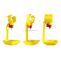ZZ Trois types d'abreuvoirs automatiques pour volailles : abreuvoirs à tétine pour poulets de chair, canards, cailles, avec coupelle