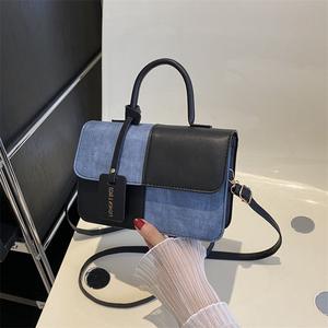 Bolso de Hombro/Bandolera Personalizado de Fábrica con Cierre de Solapa Única, Diseño Simple en Contraste de Color y Costuras Texturizadas - Product Image 3