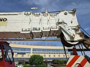 Dengan 47M Main Boom Cranes Bekas <span class=keywords><strong>100</strong></span> <span class=keywords><strong>TON</strong></span> <span class=keywords><strong>Tadano</strong></span> 1000 TG1000E All Terrain Mobile Truck <span class=keywords><strong>Crane</strong></span> untuk Dijual - Product Image 4