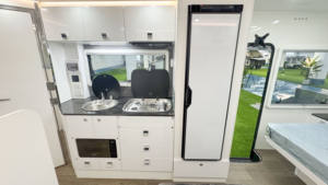 Caravane tout-terrain ECO-19 de 19 pieds 4x4 avec suspension indépendante, lit queen-size et cuisine extérieure - Product Image 2