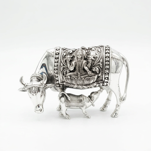 Estatua Religiosa Intrincada de Kamdhenu, Ídolo de Vaca y Ternero, Decoración Tradicional para Templos Hindúes, Tallados en Plata Pura con Relieves de Divinitades, Decoración para el Hogar - Product Image 4