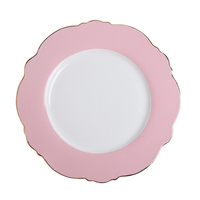 Ensemble d'assiettes à dîner en porcelaine de forme florale européenne Golden Rim Design Assiette de table de luxe pour mariage et événement
