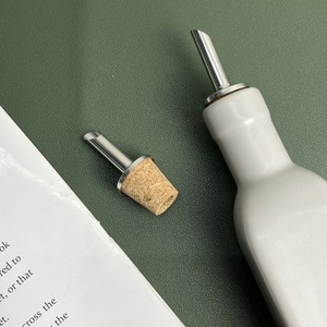 จุกปิดขวดไวน์สแตนเลสพร้อมที่รินและฝาปิดสำหรับครัว - Product Image 3