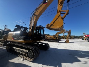 Excavatrice Caterpillar 320D2L d'occasion, d'origine japonaise, en bon état - Product Image 2