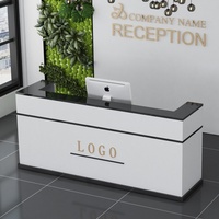Comptoir de réception commercial en bois au design minimaliste moderne pour entreprise, magasin de vêtements, salon de beauté