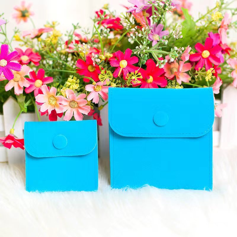 Bolsa de joyería de terciopelo azul cielo