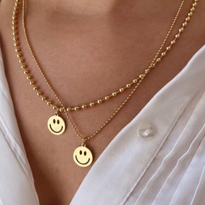 Colgante de acero inoxidable con forma de sonrisa para mujer, cadena de oro de 18k con colgante de disco - Product Image 1