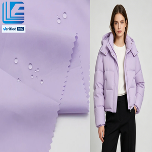 <span class=keywords><strong>Tissu</strong></span> Pongee Léger Teint et Calandré 100% Polyester Haute Densité 400T Imperméable à Surface Lisse pour Vêtements de Filles - Product Image 1