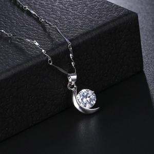 Collier en alliage avec pendentif rond en moissanite <span class=keywords><strong>de</strong></span> 1 carat, couleur D, version coréenne en gros, trèfle à quatre feuilles porte-bonheur pour femmes - Product Image 1