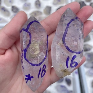 Großhandel Roher Kristallstab Natürliche Bewegliche Wasserblasen Enhydro Quarz Kristallspitze für Meditation & Dekoration - Product Image 2