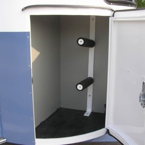 Remorque de luxe pour 2 chevaux à chargement oblique, remorque alimentaire tractable avec auvent rétractable, construction en acier allié, multifonctionnelle à 4 roues - Product Image 2