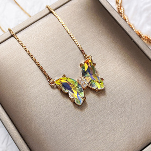 Collana con Ciondolo a Farfalla Placcata Oro, Cristallo di Quarzo Arcobaleno, Gioiello da Donna per Uso Quotidiano, Catena di Lusso - Product Image 1