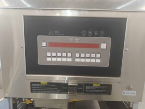 Freidora de Pollo a Presión de Gas de 8 Cabezas, Elevación Automática, Freidora de Pollo Comercial - Product Image 3