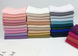 Foulard en mousseline de soie de haute qualité châle pour femmes musulmanes vente en gros été malaisien Opp sac en mousseline de soie Hijab 2 pièces 100 couleurs 130-135g