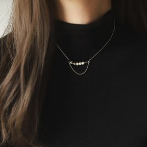 Collier simple et élégant en acier inoxydable avec chaîne carrée en perles et collier à double rangée de perles en acier réglable - Product Image 2