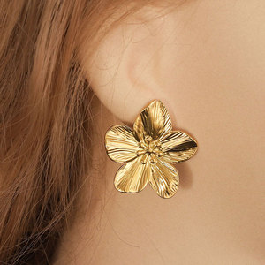 Boucles d'oreilles grandes fleurs en acier inoxydable plaqué or 14 carats, style bohème élégant et original, résistantes à l'eau, pour femmes, vente en gros, ne ternissent pas - Product Image 1
