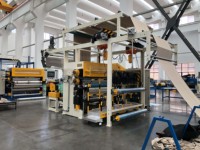 0.2 ~ 10 m/min fabrication de produits à domicile machine de gaufrage de tissu automobile avec système d'entraînement contrôle de fréquence ou servomoteur