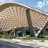 Abri d'entrée architectural moderne en acier et verre avec structure en bois pour immeubles commerciaux, bureaux et hôtels