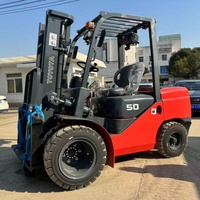 Chariot élévateur diesel à combustion interne d'origine japonaise FD50 de 5 tonnes avec mât à trois étages disponible à la vente