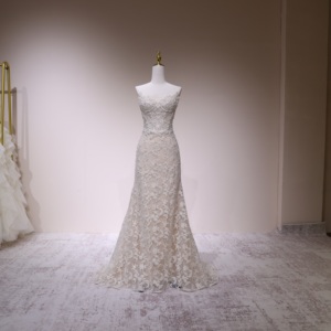 Robe <span class=keywords><strong>de</strong></span> mariée classique coupe sirène trompette, décolleté cœur, entièrement ornée d'appliques en dentelle, couleur champagne nude, avec traîne chapelle, sur mesure - Product Image 2