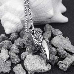 Colar Hip-hop estilo punk dos homens Trendy Street Eagle Claw em forma de pingente de aço inoxidável elegante personalizado para festas - Product Image 2