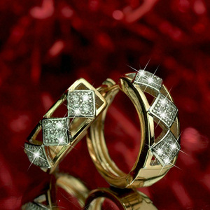 Vintage Rhombus Huggie Earrings for Women Minimalist Geometric Ear Cuff Daily Fashion Jewelry - Product Image 2