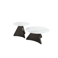Ensemble de tables basses modernes avec base en acier moulé à la main et plateau en pierre frittée pour le mobilier de salon