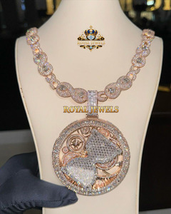 Collar con Colgante de Moissanita Brillante con Acabado Sofisticado, Perfecto para Vestir en la Noche o para la Elegancia Diaria - Product Image 2