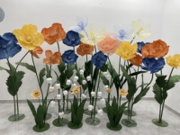 Magnifique ensemble de fleurs géantes personnalisables Fleurs artificielles artisanales pour les accessoires de scène de remise de diplômes Décorations de mariage
