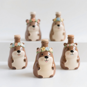 Bouteille d'essence en céramique Capybara mignonne avec bouchon, pot d'huile essentielle animalier couronné de fleurs, cadeau unique pour la décoration de spa pour elle - Product Image 1